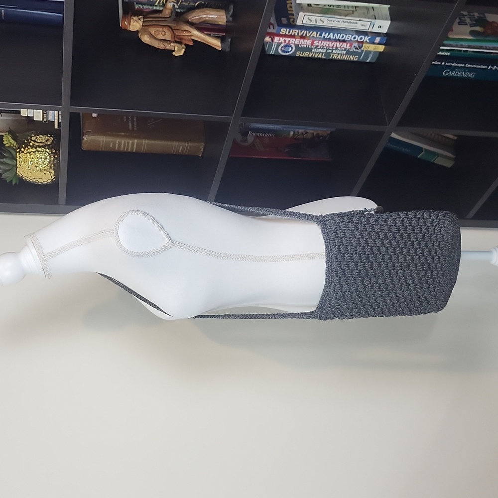 Vintage/Y2K THE SAK Gray Top Zip Crocket Crossbody